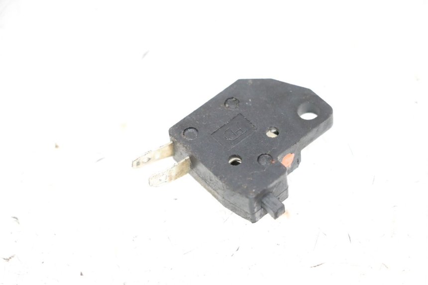 photo de INTERRUPTOR DE LUZ DE FREIO DIREITO PEUGEOT KISBEE 4T 50 (2018 - 2022) - Zoom do estado de desgaste