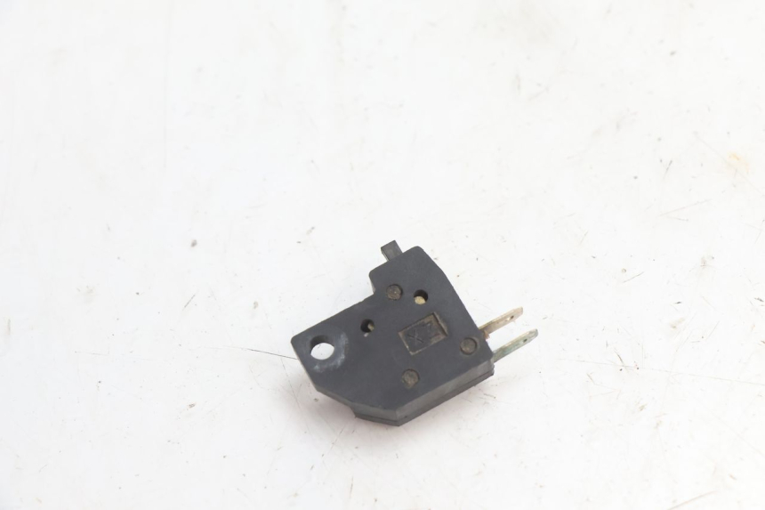 photo de INTERRUPTOR DE LUZ DE FREIO DIREITO PEUGEOT KISBEE 4T 50 (2010 - 2017) - Vista principal