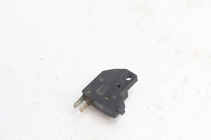 photo de INTERRUPTOR DE LUZ DE FREIO DIREITO PEUGEOT KISBEE 4T 50 (2010 - 2017) - Detalhe da peça