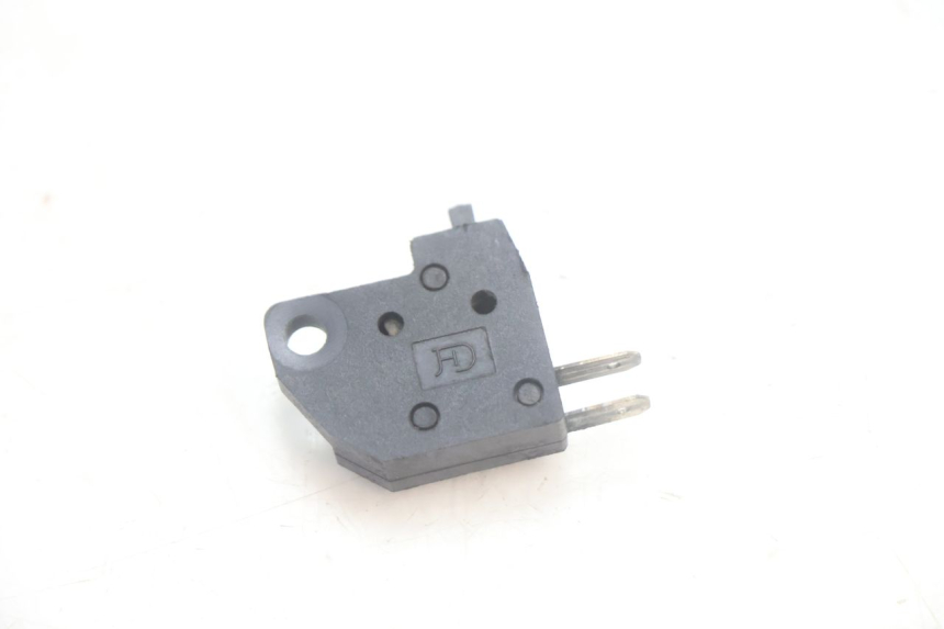 photo de INTERRUPTOR DE LUZ DE FREIO DIREITO PEUGEOT KISBEE 4T 50 (2010 - 2017) - Vista principal