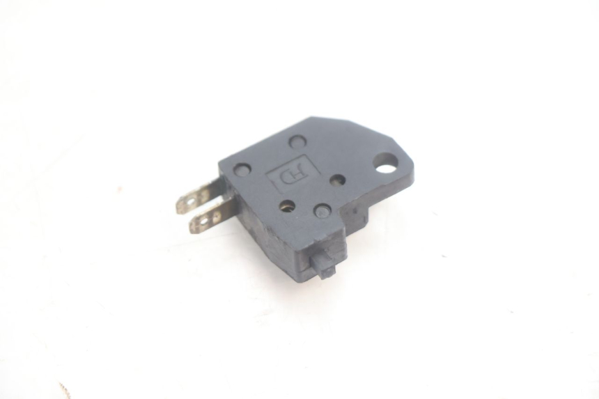 photo de INTERRUPTOR DE LUZ DE FREIO DIREITO PEUGEOT KISBEE 4T 50 (2010 - 2017) - Detalhe da peça