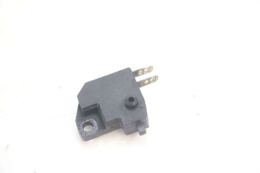 photo de INTERRUPTOR DE LUZ DE FREIO DIREITO PEUGEOT KISBEE 4T 50 (2010 - 2017) - Zoom do estado de desgaste