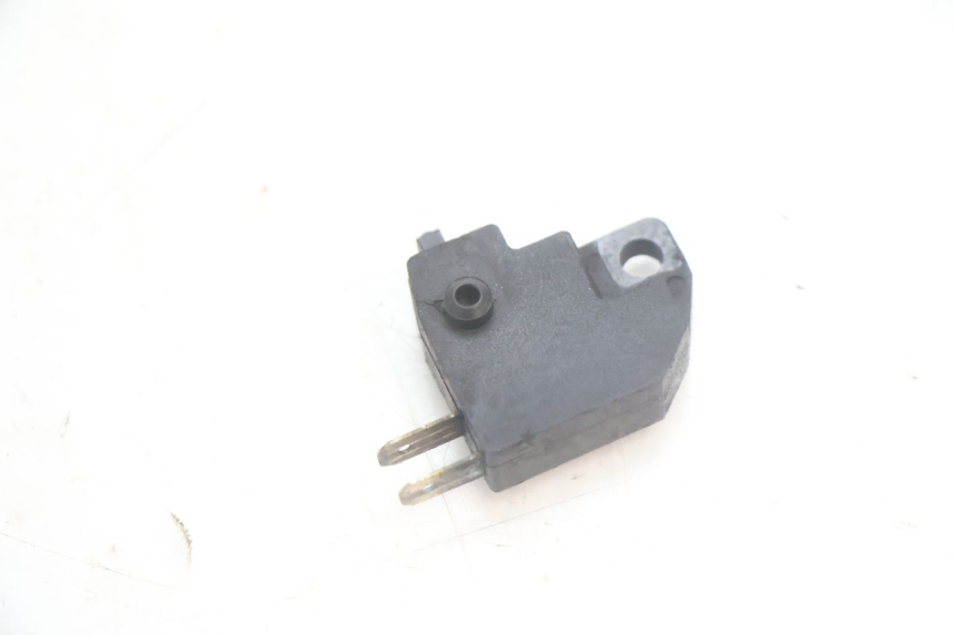 photo de INTERRUPTOR DE LUZ DE FREIO DIREITO PEUGEOT KISBEE 4T 50 (2010 - 2017) - Outro ângulo de visão