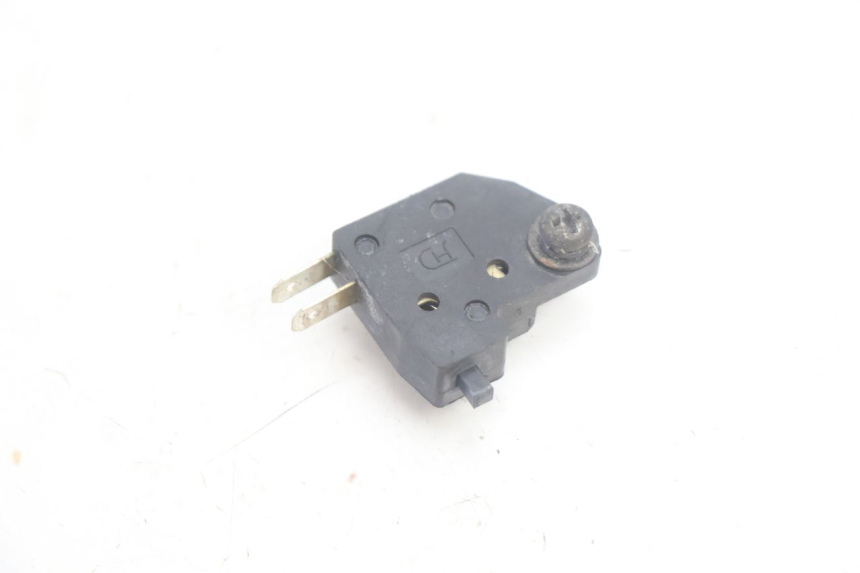 photo de INTERRUPTOR DE LUZ DE FREIO DIREITO PEUGEOT KISBEE 4T 50 (2018 - 2022) - Detalhe da peça