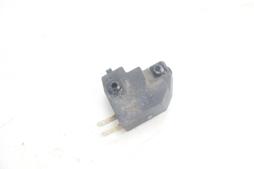 photo de INTERRUPTOR DE LUZ DE FREIO DIREITO PEUGEOT KISBEE 4T 50 (2018 - 2022) - Zoom do estado de desgaste