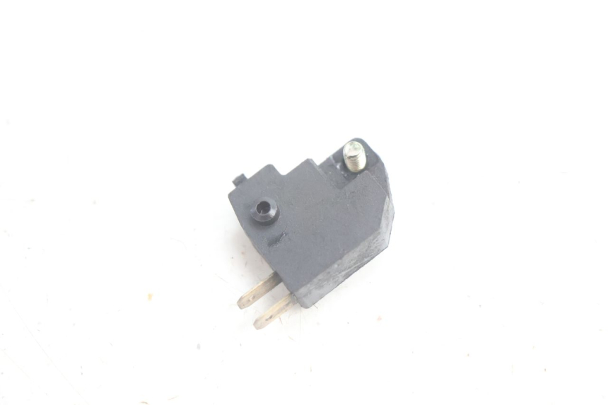photo de INTERRUPTOR DE LUZ DE FREIO DIREITO PEUGEOT KISBEE 4T 50 (2010 - 2017) - Zoom do estado de desgaste