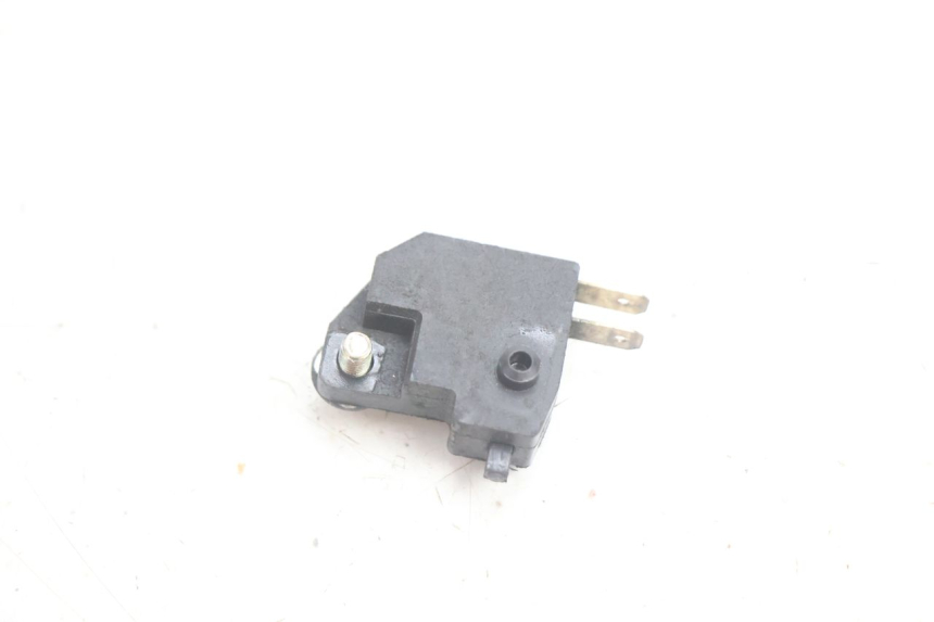 photo de INTERRUPTOR DE LUZ DE FREIO DIREITO PEUGEOT KISBEE 4T 50 (2010 - 2017) - Outro ângulo de visão