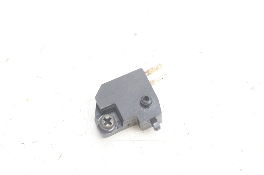 photo de INTERRUPTOR DE LUZ DE FREIO DIREITO PEUGEOT KISBEE 4T 50 (2010 - 2017) - Detalhe da peça