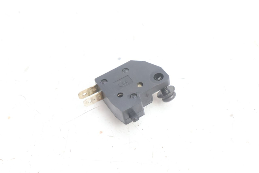 photo de INTERRUPTOR DE LUZ DE FREIO DIREITO PEUGEOT KISBEE 4T 50 (2010 - 2017) - Zoom do estado de desgaste