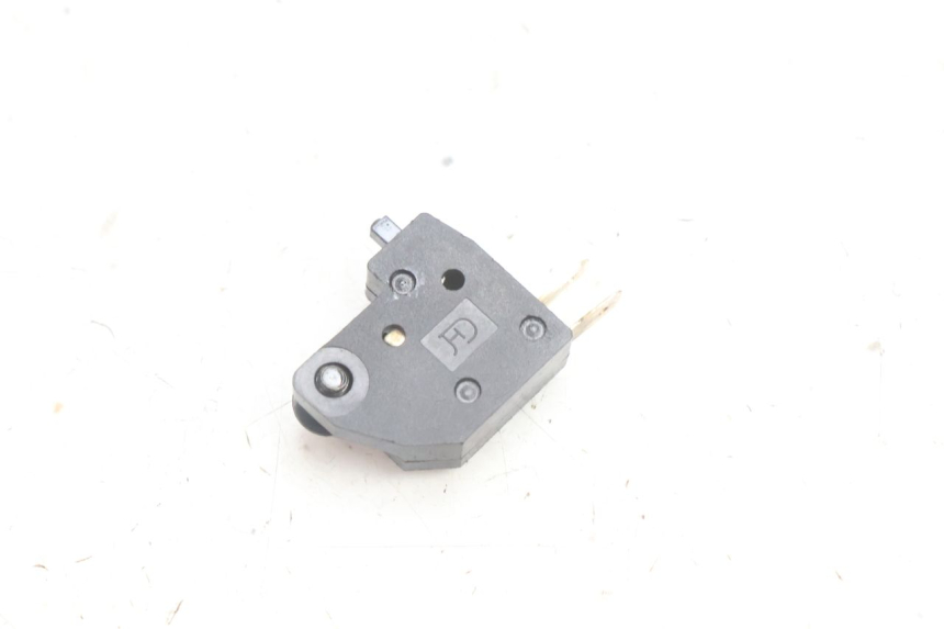 photo de INTERRUPTOR DE LUZ DE FREIO DIREITO PEUGEOT KISBEE 4T 50 (2010 - 2017) - Outro ângulo de visão
