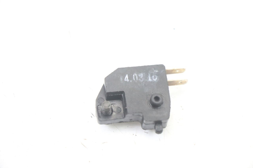 photo de INTERRUPTOR DE LUZ DE FREIO DIREITO KYMCO AGILITY 4T 50 (2005 - 2018) - Outro ângulo de visão