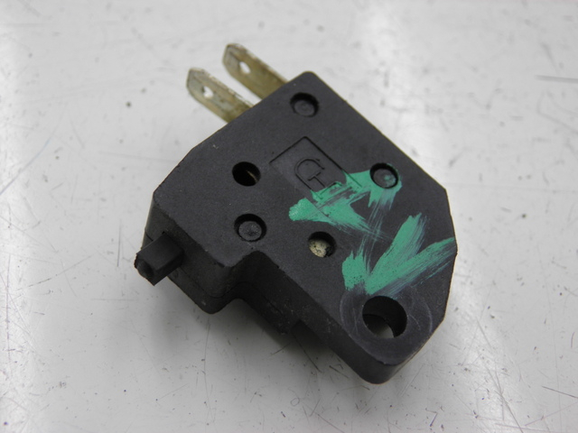 photo de INTERRUPTOR DE LUZ DE FREIO DIREITO KYMCO AGILITY CITY 4T 50 (2008 - 2016) - Vista principal