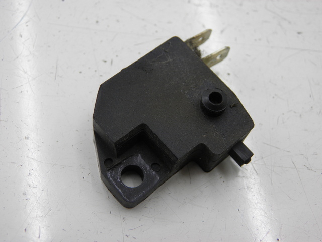 photo de INTERRUPTOR DE LUZ DE FREIO DIREITO KYMCO AGILITY CITY 4T 50 (2008 - 2016) - Detalhe da peça