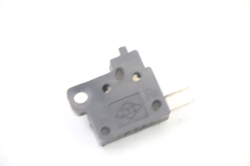 photo de INTERRUPTOR DE LUZ DE FREIO DIREITO KYMCO GRAND DINK 125 (2008 - 2014) - Vista principal