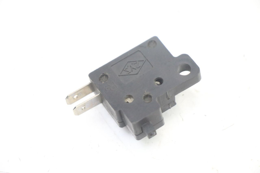 photo de INTERRUPTOR DE LUZ DE FREIO DIREITO KYMCO GRAND DINK 125 (2008 - 2014) - Detalhe da peça