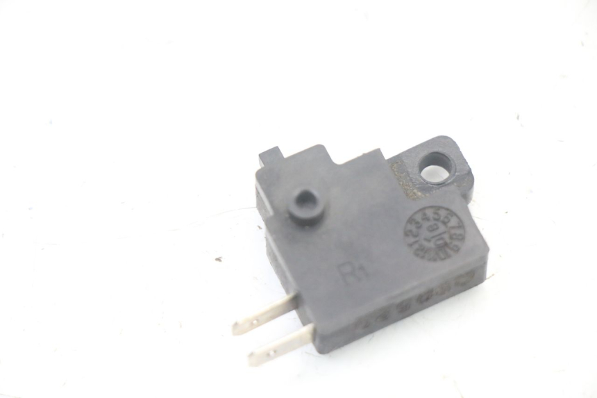 photo de INTERRUPTOR DE LUZ DE FREIO DIREITO KYMCO GRAND DINK 125 (2008 - 2014) - Zoom do estado de desgaste