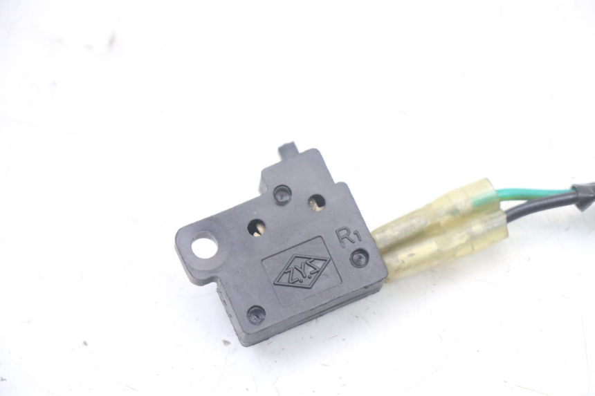 photo de INTERRUPTOR DE LUZ DE FREIO DIREITO KYMCO PEOPLE S 125 (2000 - 2008) - Detalhe da peça
