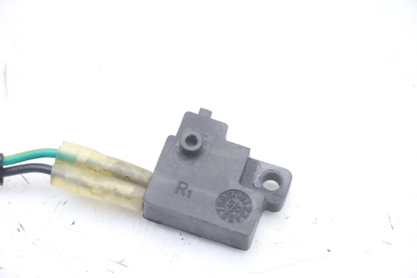 photo de INTERRUPTOR DE LUZ DE FREIO DIREITO KYMCO PEOPLE S 125 (2000 - 2008) - Vista geral