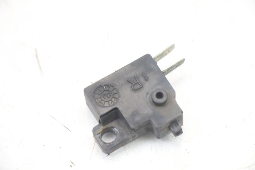 photo de INTERRUPTOR DE LUZ DE FREIO DIREITO KYMCO STRYKER OFF ROAD 125 (1999 - 2005) - Outro ângulo de visão