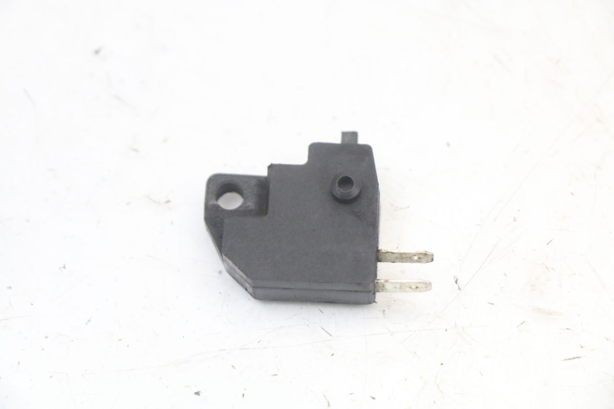 photo de INTERRUPTOR DE LUZ DE FREIO DIREITO KYMCO X-TOWN XTOWN 125 (2016 - 2021) - Zoom do estado de desgaste