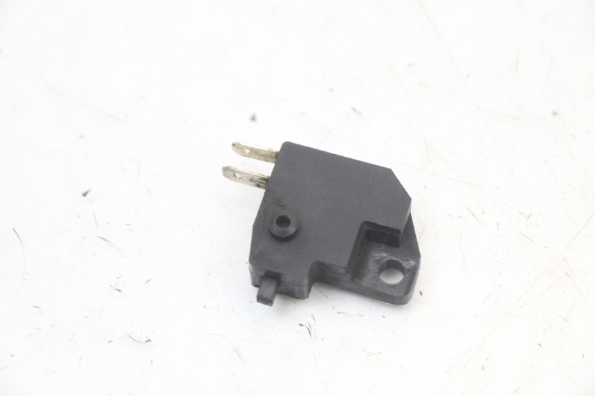 photo de INTERRUPTOR DE LUZ DE FREIO DIREITO KYMCO X-TOWN XTOWN 125 (2016 - 2021) - Outro ângulo de visão