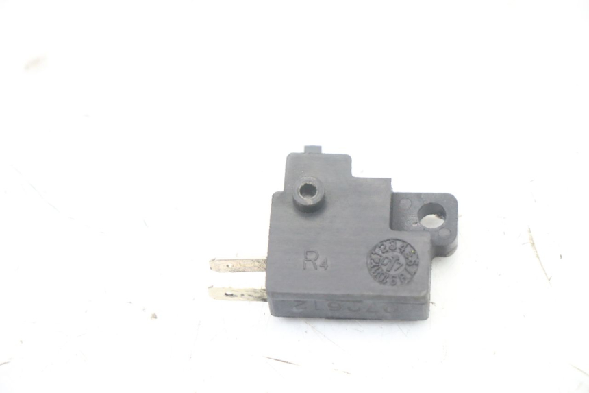 photo de INTERRUPTOR DE LUZ DE FREIO DIREITO KYMCO XCITING 500 (2007 - 2010) - Zoom do estado de desgaste
