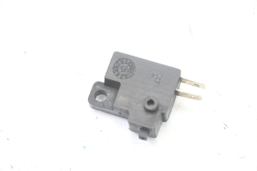 photo de INTERRUPTOR DE LUZ DE FREIO DIREITO KYMCO XCITING 500 (2007 - 2010) - Outro ângulo de visão