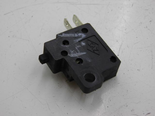 photo de INTERRUPTOR DE LUZ DE FREIO DIREITO KYMCO XCITING RI ABS 500 (2010) - Vista principal