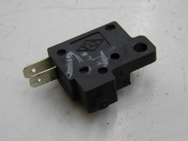 photo de INTERRUPTOR DE LUZ DE FREIO DIREITO KYMCO XCITING RI ABS 500 (2010) - Detalhe da peça