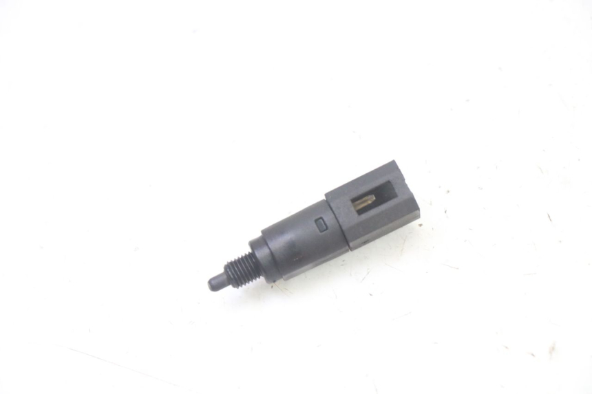 photo de INTERRUPTOR DE LUZ DE FREIO DIREITO PIAGGIO LIBERTY 4T 50 (2009 - 2015) - Vista principal