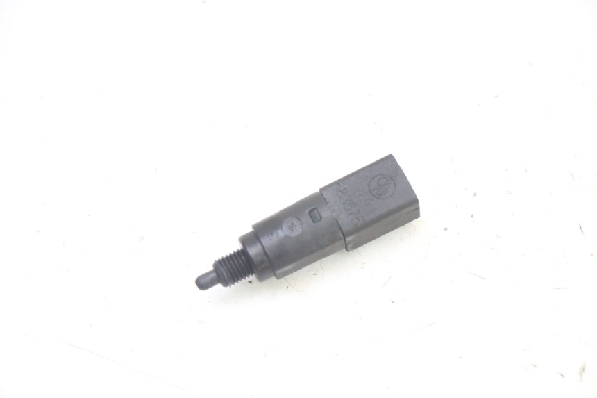 photo de INTERRUPTOR DE LUZ DE FREIO DIREITO PIAGGIO LIBERTY 4T 50 (2009 - 2015) - Detalhe da peça