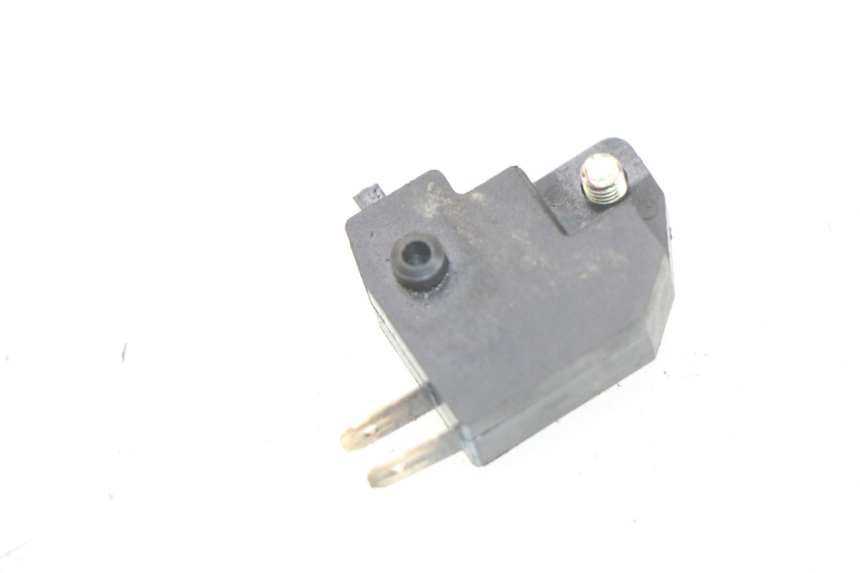 photo de INTERRUPTOR DE LUZ DE FREIO DIREITO KYMCO LIKE 2T 50 (2009 - 2018) - Detalhe da peça