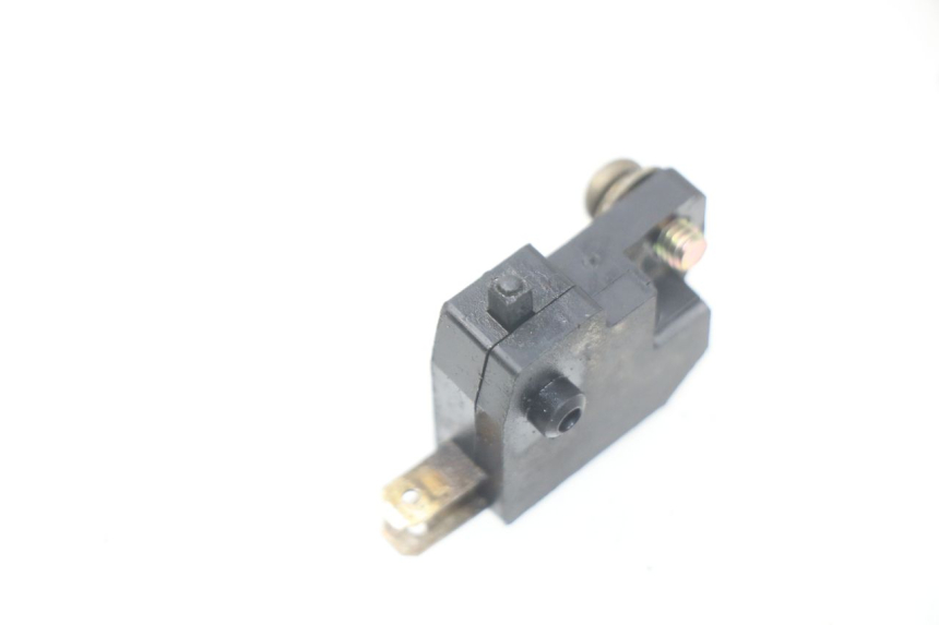 photo de INTERRUPTOR DE LUZ DE FREIO DIREITO KYMCO LIKE 2T 50 (2009 - 2018) - Zoom do estado de desgaste