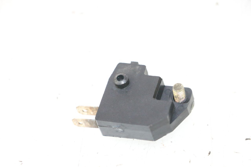 photo de INTERRUPTOR DE LUZ DE FREIO DIREITO KYMCO LIKE 125 (2009 - 2016) - Zoom do estado de desgaste