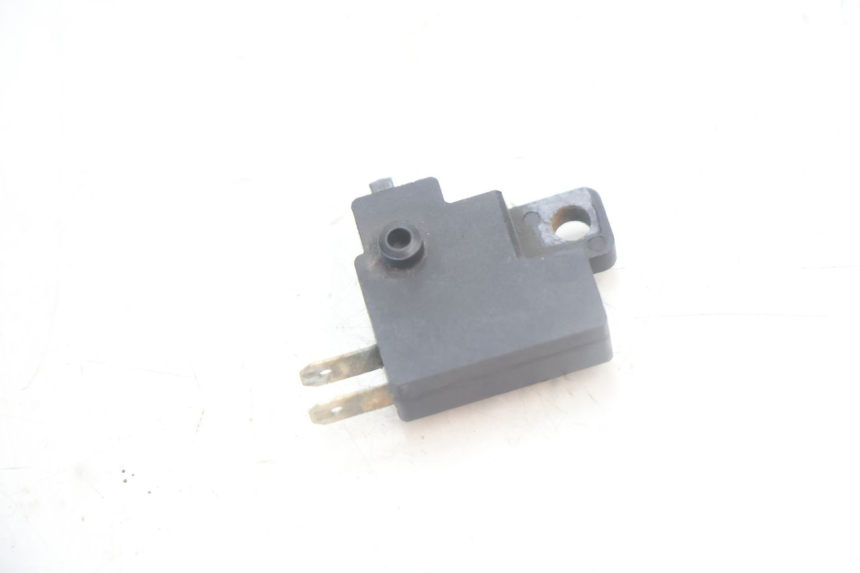 photo de INTERRUPTOR DE LUZ DE FREIO DIREITO KYMCO LIKE 125 (2009 - 2016) - Zoom do estado de desgaste