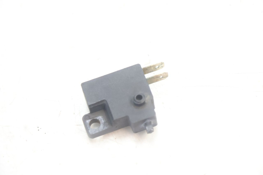 photo de INTERRUPTOR DE LUZ DE FREIO DIREITO KYMCO LIKE 125 (2009 - 2016) - Outro ângulo de visão