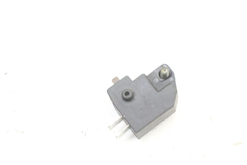 photo de INTERRUPTOR DE LUZ DE FREIO DIREITO LONGJIA SHARPY 125 (2020 - 2024) - Zoom do estado de desgaste