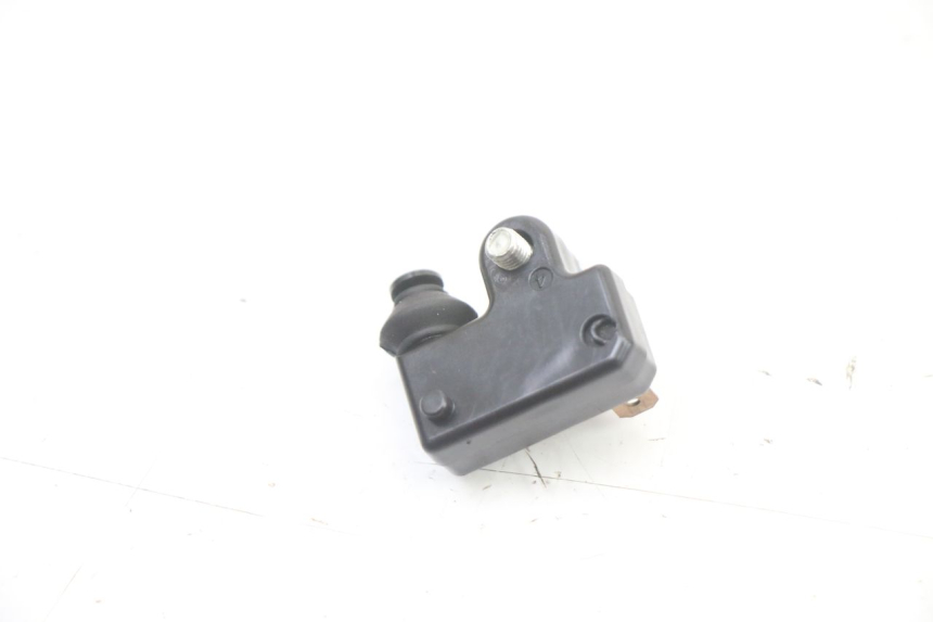 photo de INTERRUPTOR DE LUZ DE FREIO DIREITO MBK OVETTO ONE 2T 50 (2013 - 2017) - Zoom do estado de desgaste