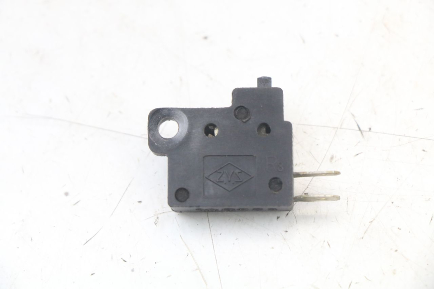 photo de INTERRUPTOR DE LUZ DE FREIO DIREITO SYM MIO 50 (2011 - 2017) - Vista principal