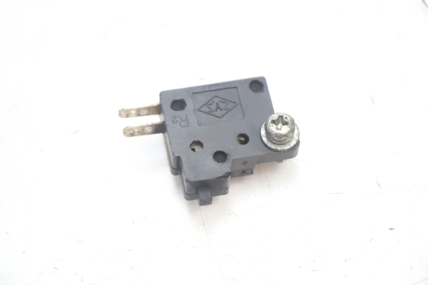 photo de INTERRUPTOR DE LUZ DE FREIO DIREITO SYM MIO 50 (2005 - 2010) - Detalhe da peça