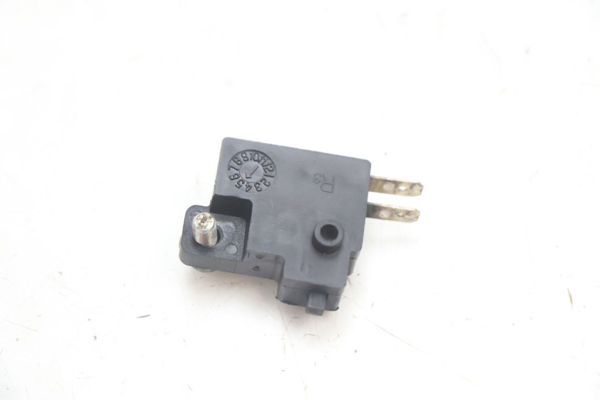 photo de INTERRUPTOR DE LUZ DE FREIO DIREITO SYM MIO 50 (2005 - 2010) - Outro ângulo de visão