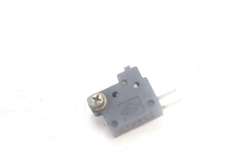 photo de INTERRUPTOR DE LUZ DE FREIO DIREITO SYM MIO 50 (2005 - 2010) - Vista principal