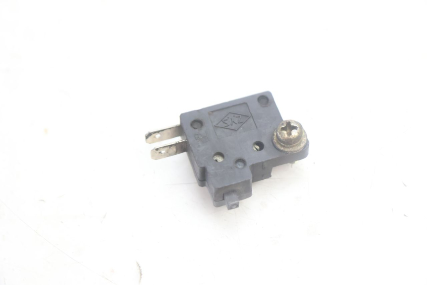 photo de INTERRUPTOR DE LUZ DE FREIO DIREITO SYM MIO 50 (2005 - 2010) - Detalhe da peça