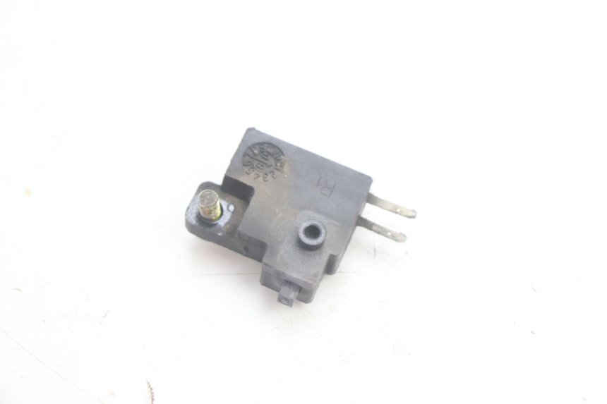 photo de INTERRUPTOR DE LUZ DE FREIO DIREITO SYM MIO 50 (2005 - 2010) - Outro ângulo de visão