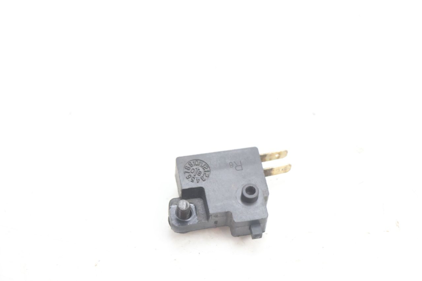 photo de CONTATOR DE LUZ DE FREIO DIREITA KYMCO MOVIE S 125 (2009 - 2018) - Zoom do estado de desgaste