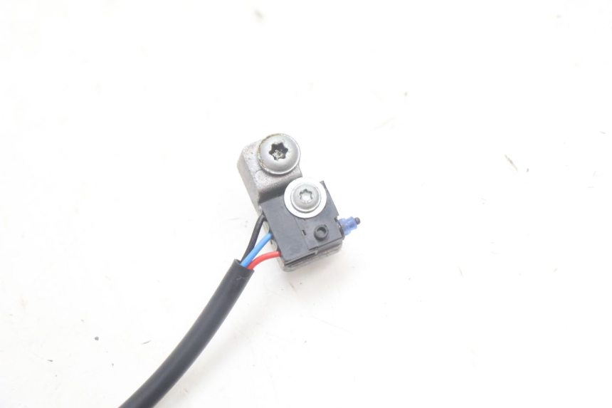photo de CONTATOR DE LUZ DE FREIO DIREITA PIAGGIO MP3 HPE 530 (2022 - 2026) - Detalhe da peça
