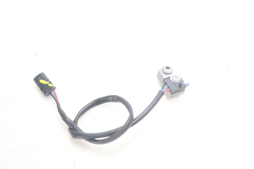 photo de CONTATOR DE LUZ DE FREIO DIREITA PIAGGIO MP3 HPE 530 (2022 - 2026) - Outro ângulo de visão