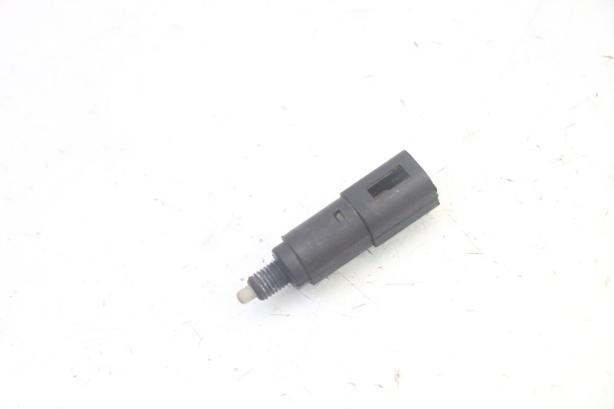 photo de INTERRUPTOR DE LUZ DE FREIO DIREITO PIAGGIO MP3 125 (2006 - 2014) - Vista principal