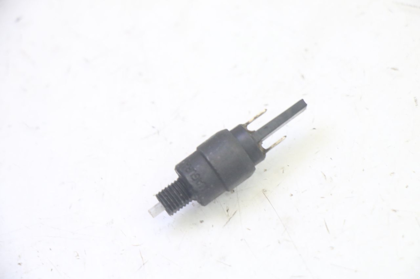 photo de INTERRUPTOR DE LUZ DE FREIO DIREITO PIAGGIO MP3 RL 250 (2006 - 2010) - Vista principal