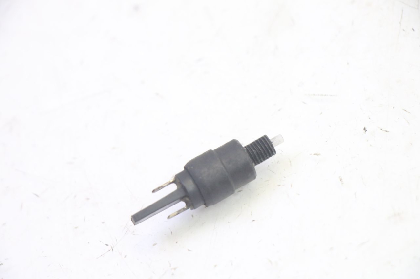 photo de INTERRUPTOR DE LUZ DE FREIO DIREITO PIAGGIO MP3 RL 250 (2006 - 2010) - Zoom do estado de desgaste